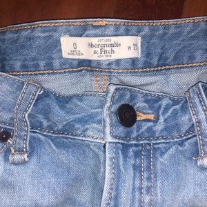 ABERCROMBIE & FITCH MEDIUM RISE SHORTS